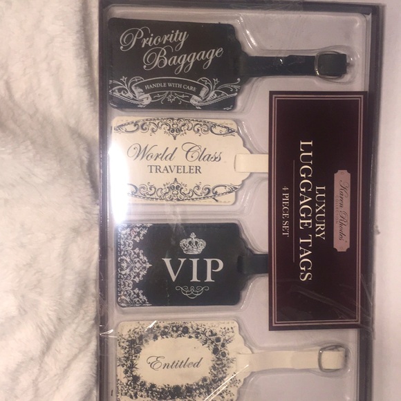 NWT  luxury luggage tags four piece set new in box - Picture 1 of 9